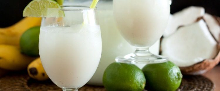 Limonada de Coco - creamy coconut lemonade drink. A sweet and tarty  Colombian food you'll love if you're from the Caribbean